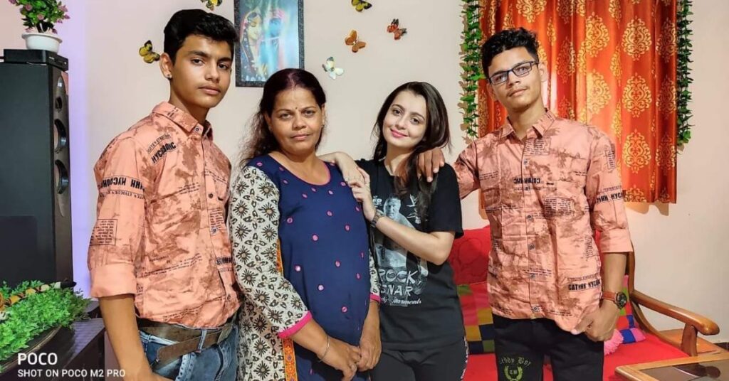 Chahat Pandey Family Details