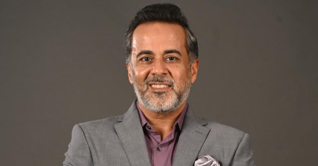 Chetan Bhagat Social Media Presence