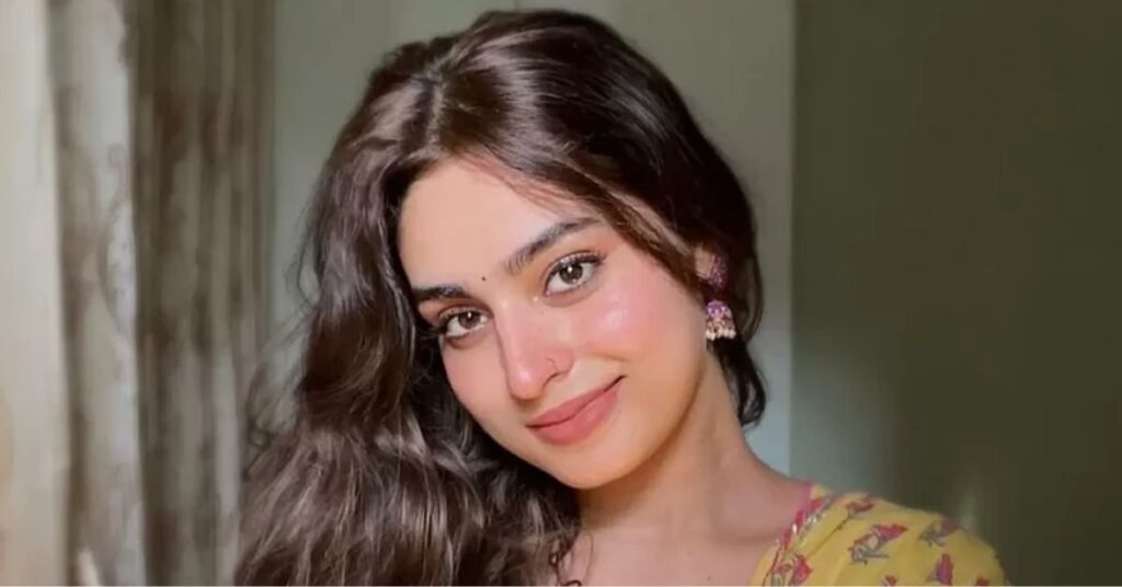 ayesha khan Early Life and Family Background 